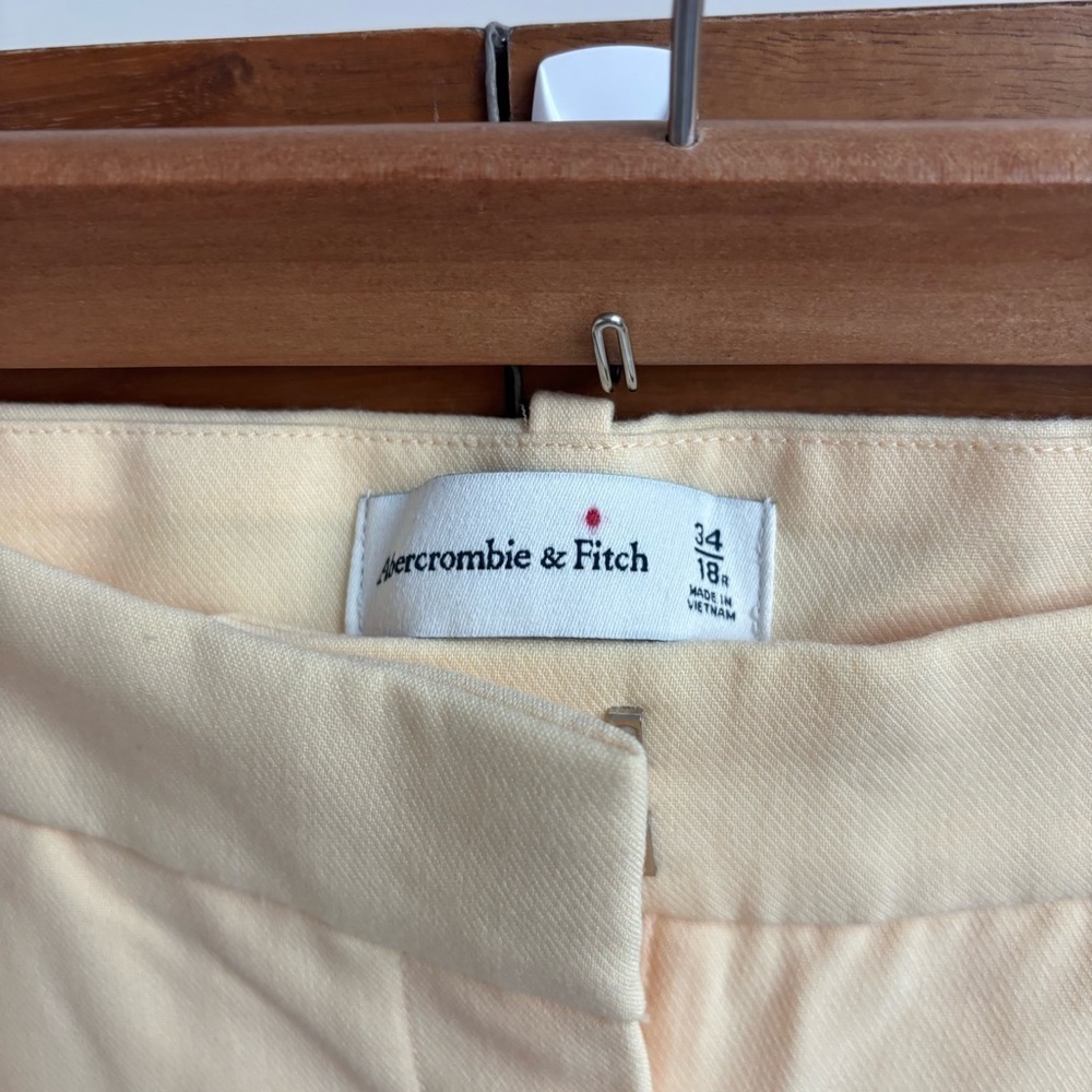 Abercrombie & Fitch Ultra Hight Rise Wide Leg Pant in Yellow, Size 34 - Picture 11 of 16